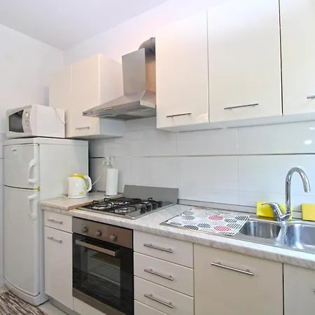 Viktorija 1828 * Pula