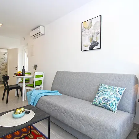 Appartamento Viktorija 1828 Pola