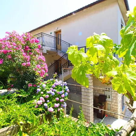 Appartamento Viktorija 1828 Pola