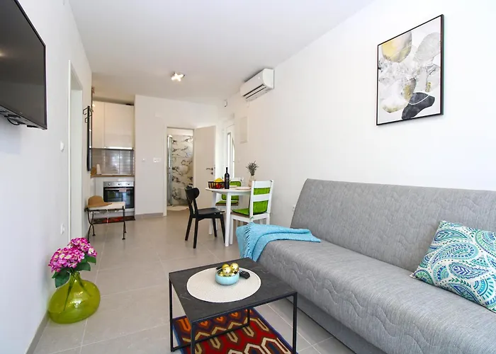 Apartment Viktorija 1828 *