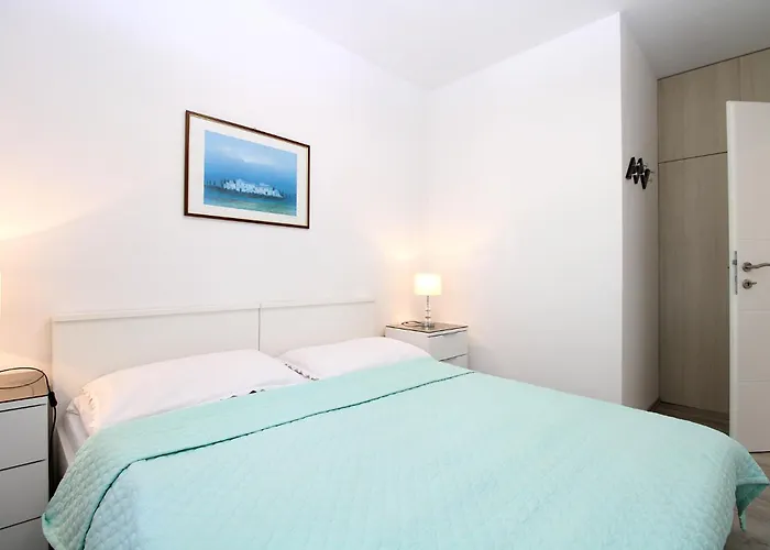 Apartment Viktorija 1828 *