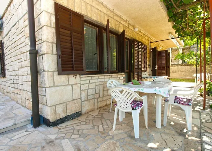 Viktorija 1828 * Pula