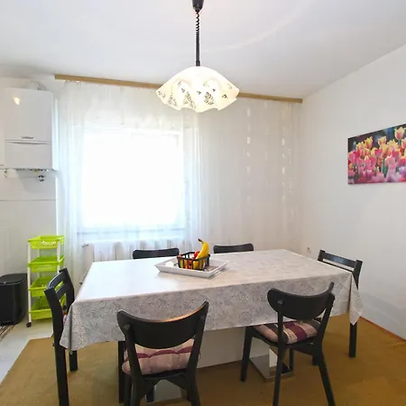 Viktorija 1828 Apartment