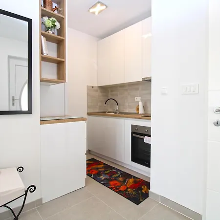 Apartment Viktorija 1828 *