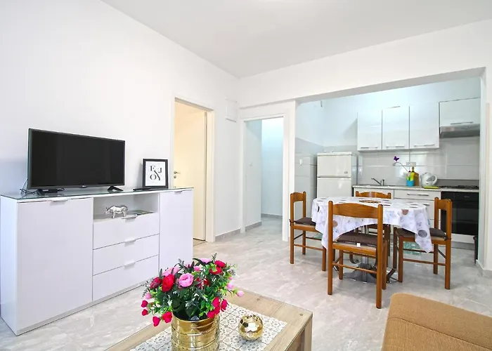 Viktorija 1828 Apartman Póla